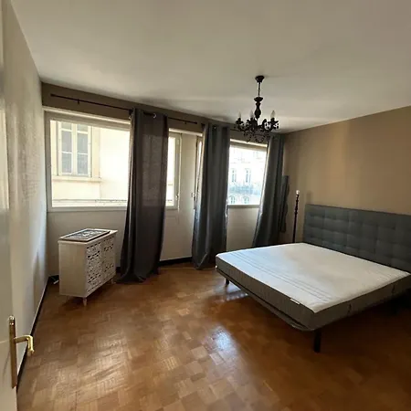 Plein Centre 180m Апартаменты *